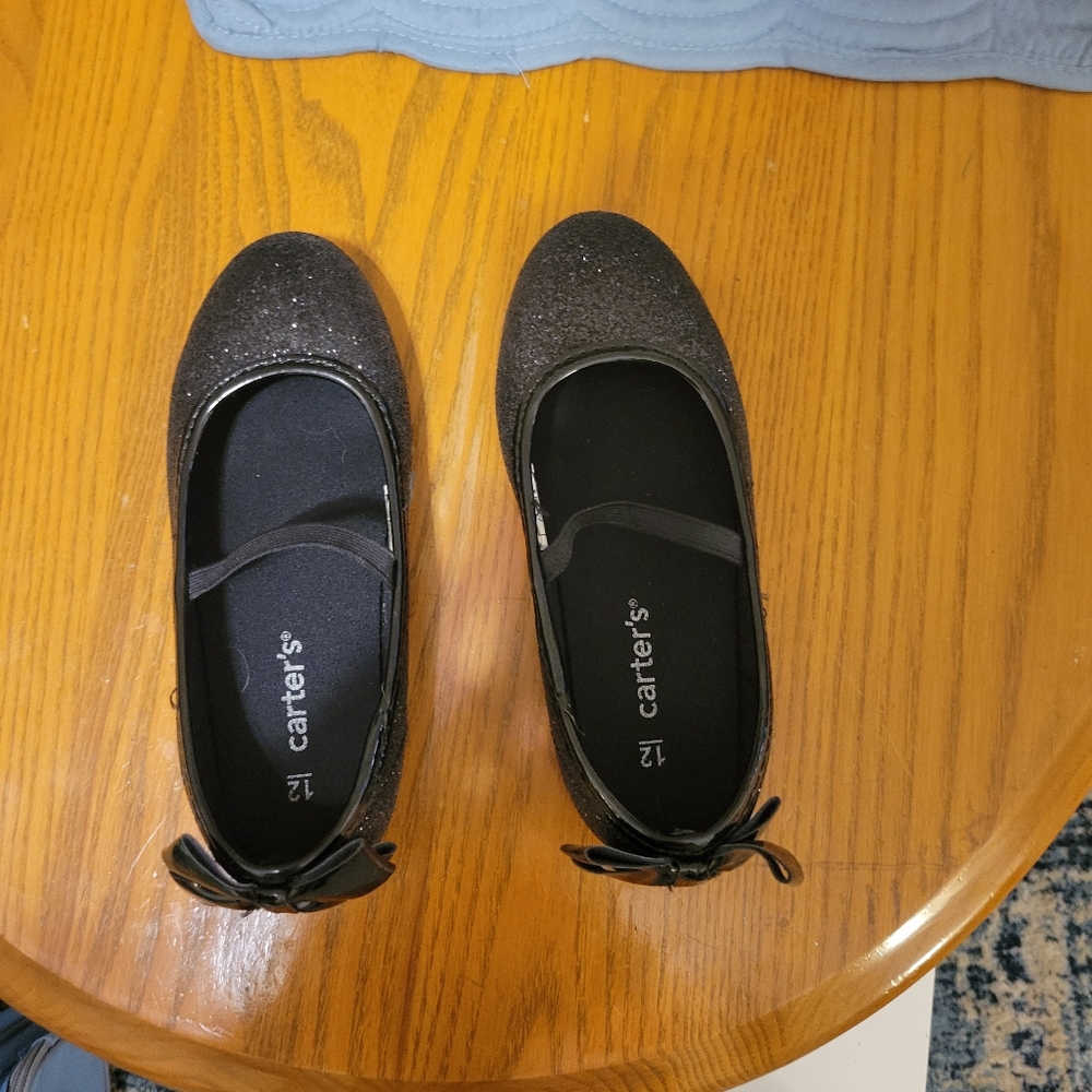 Girls dress shoes, size 8, Carter's